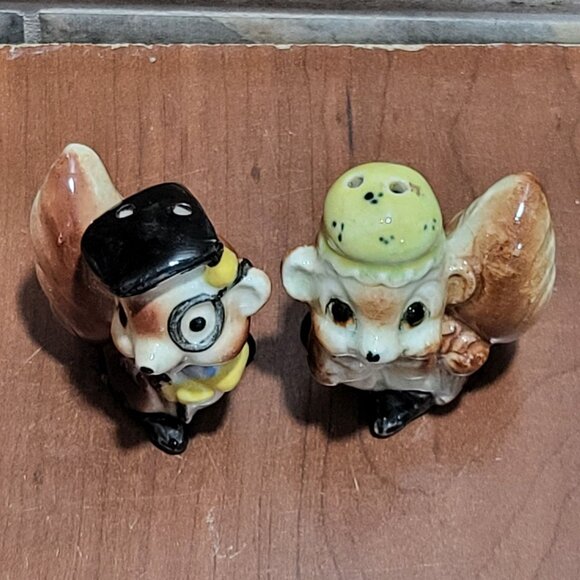 Professor and Mrs Squirrel Vintage Salt & Pepper Shakers - Picture 8 of 11